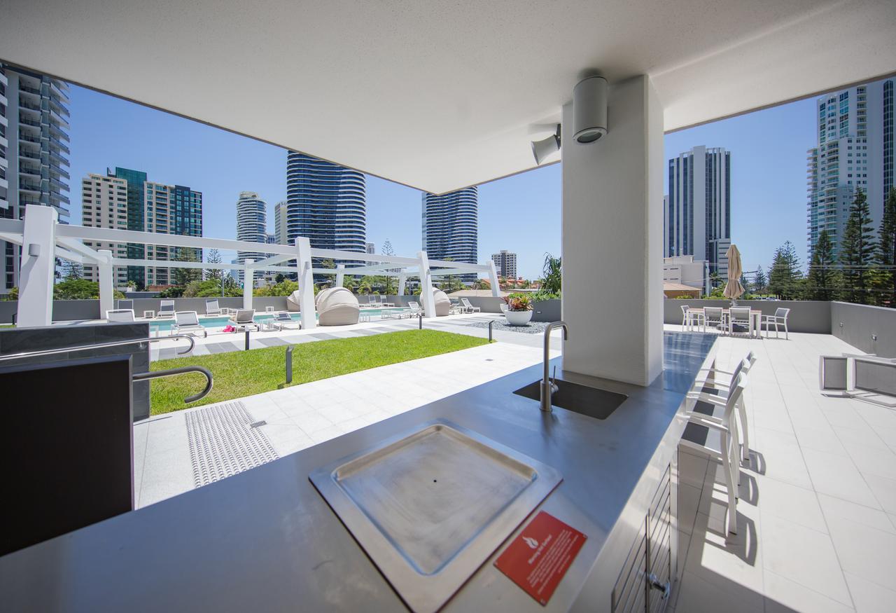 Dayday Premier Apartments At 2663 Gold Coast Hwy, Broadbeach 외부 사진